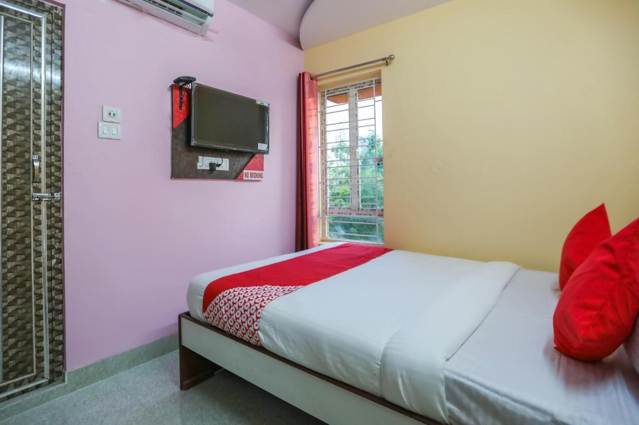Oyo 62042 Niloy Guest House Jādabpur Buitenkant foto