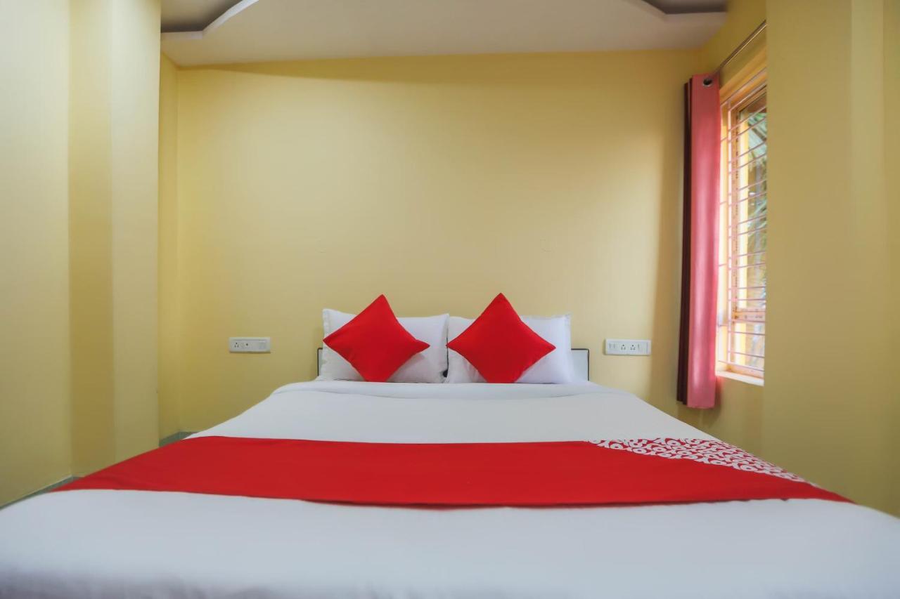 Oyo 62042 Niloy Guest House Jādabpur Buitenkant foto